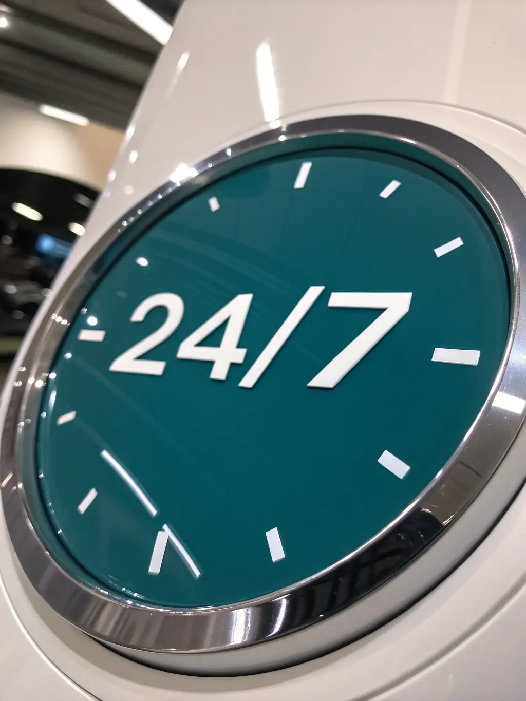 A calendar icon with 24/7 highlighted, emphasizing Hydrocurage360's round-the-clock availability for emergencies.